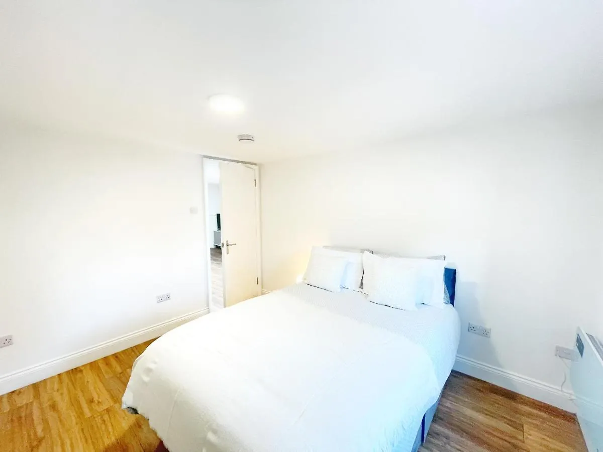 Prime Woolwich 2 Bed Gem Apartment London